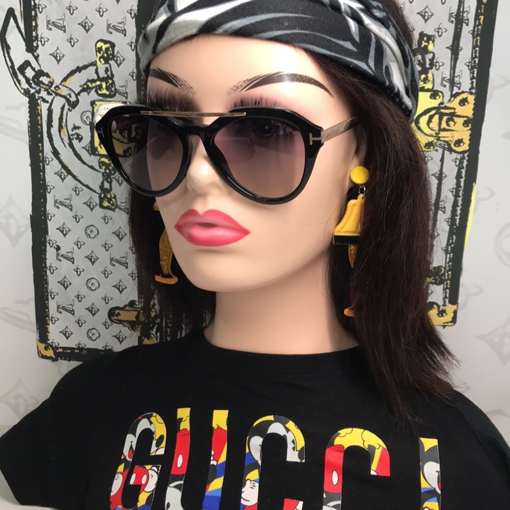 Tom Ford TF576 01B Lisa-02 Sunglasses – Black/Gold – 54mm